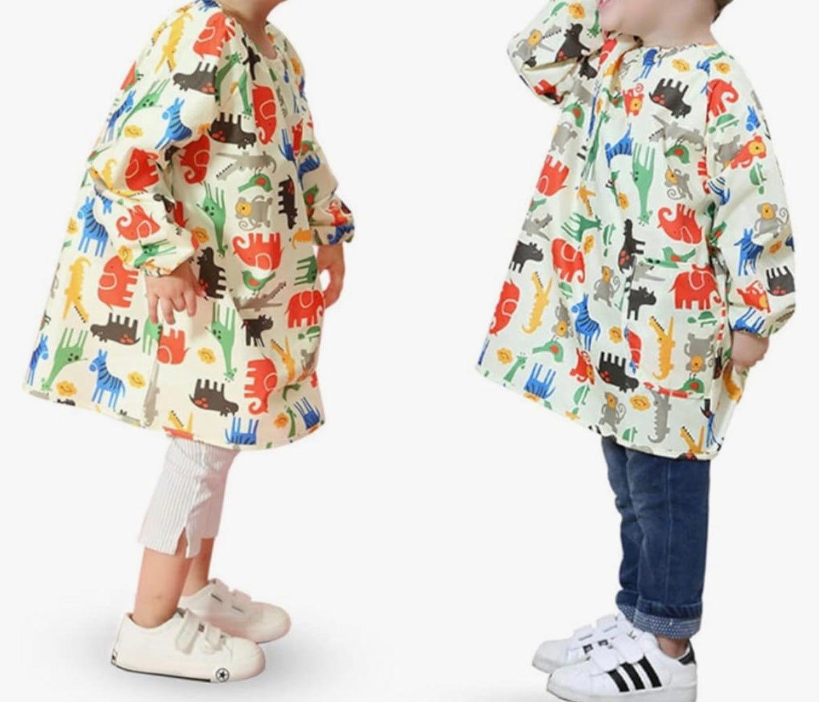 kids drawing and eating protective pullover